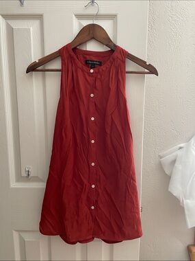 Banana Republic Sleeveless Button Down Blouse